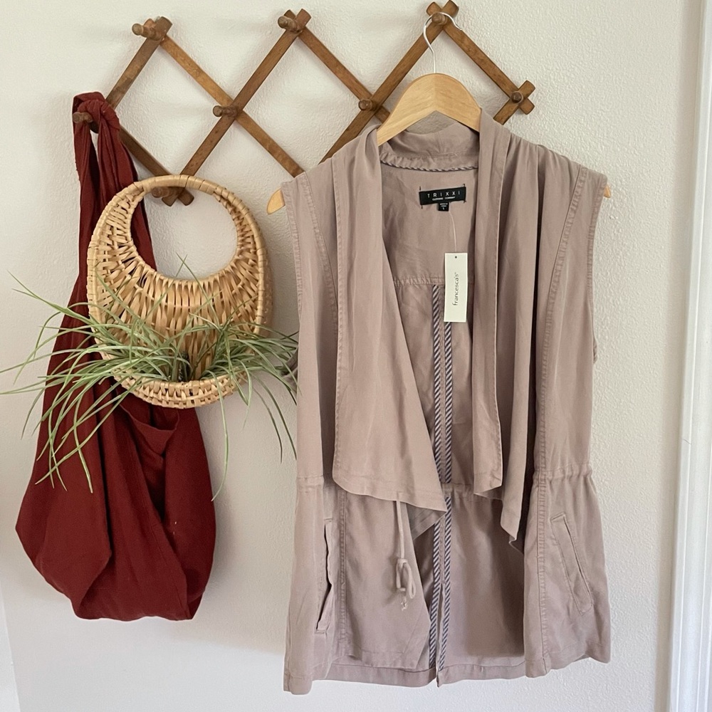 Francesca’s Collection Fall Vest Sleeveless Jacket